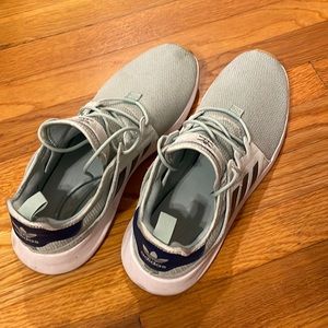 Adidas casual tennis shoes